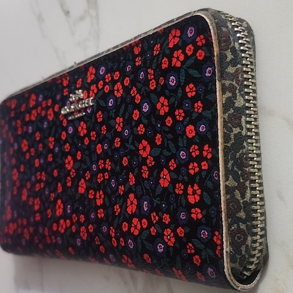 Coach Continental Zip Wallet  "Ranch Floral" - Picture 5 of 9
